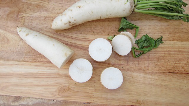 Chopped Radish in diet provides a sinus allergy relief by reducing congestion
