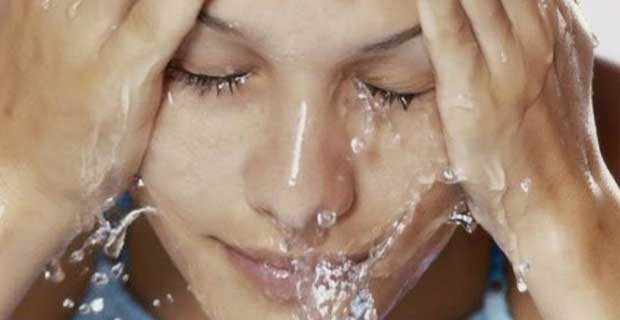 wash your face with water