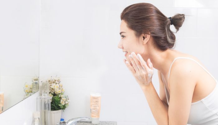 Practicing Essential Daily Cleansing Routine for Beginners
